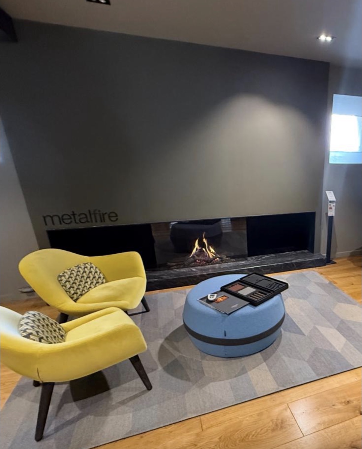 Cheminée moderne installée par Cheminées Vallée