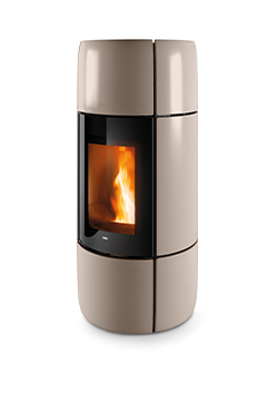 Poêle à granulés moderne installé par Cheminées Vallée